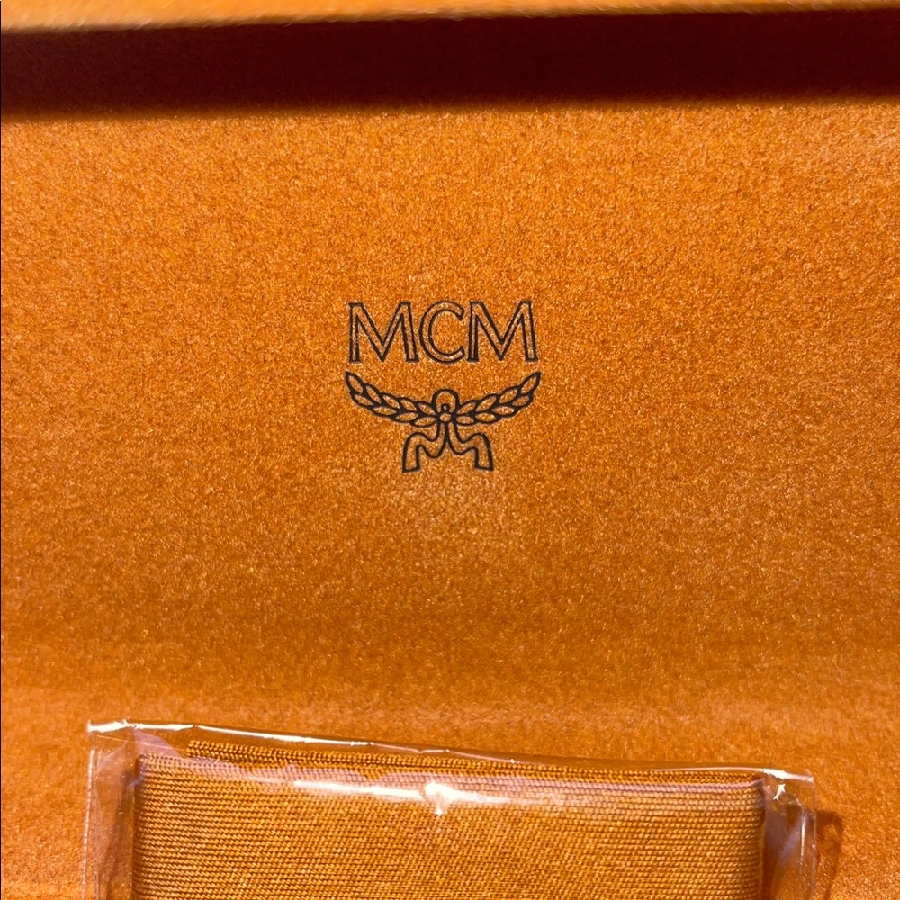 MCM Jumbo Hardshell Sunglasses Case in Cognac Visetos - Picture 4 of 9